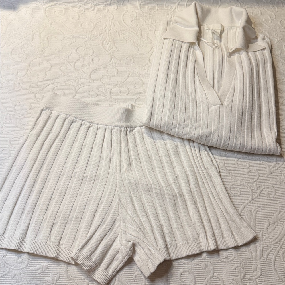 H&M White Ribbed Short Set. Size XS. Stretch. Matching Set. Nearly New. Sold out